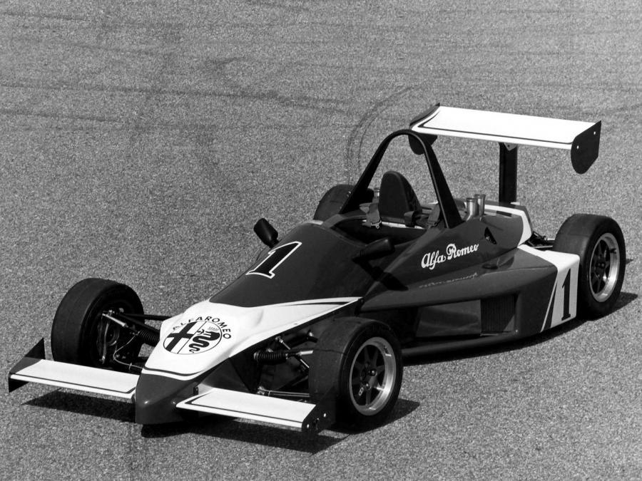  Alfa Romeo Formula Boxer 1987 года  (фото 1 из 2)